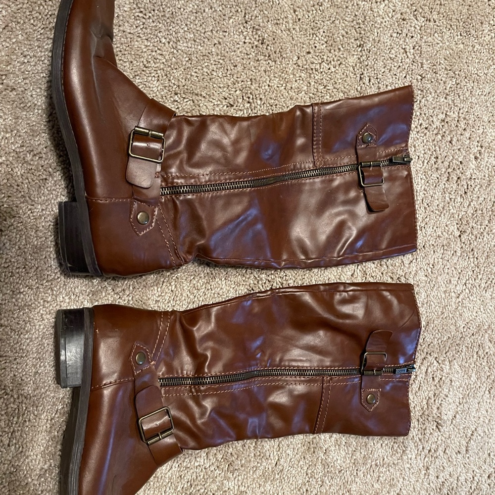 Brown boots, worn once
